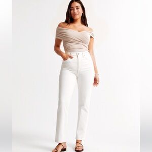 NWOT Abercrombie & Fitch Curve Love Ankle Straight
Ultra High Rise Jean
